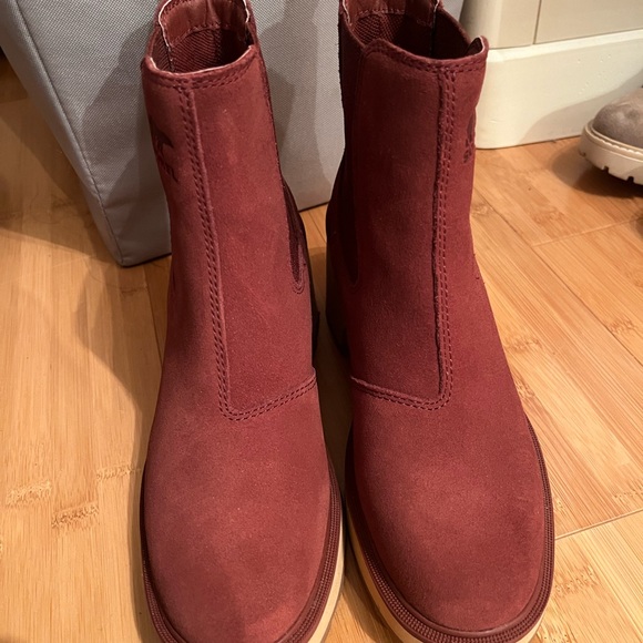 WOMEN'S HI-LINE™ HEEL CHELSEA BOOT - Picture 5 of 5